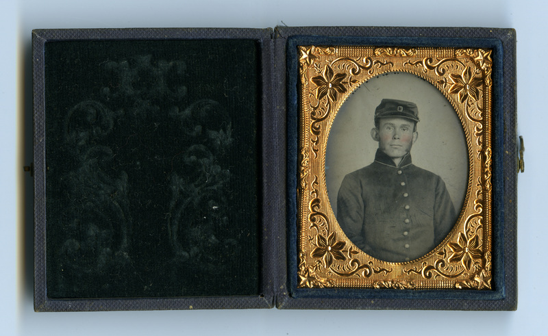 Ambrotype of unidentified soldier.jpg
