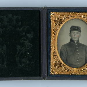 Ambrotype of unidentified soldier.jpg
